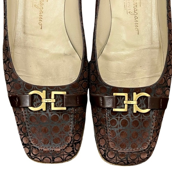 Salvatore Ferragamo Brown Vara Bow Gancini Print Low Heel Pumps – Size 8B - Picture 2 of 10